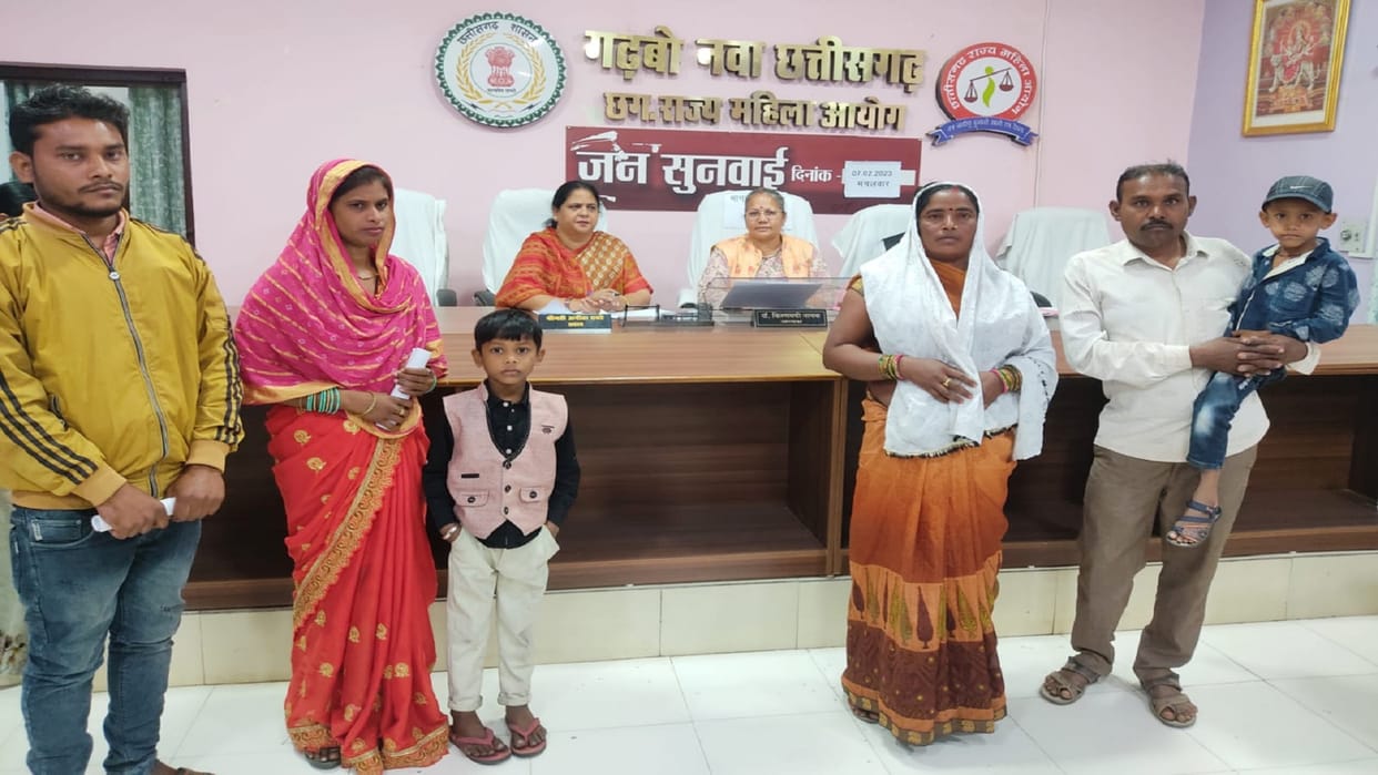 Raipur Chairperson of Wome Commission held public hearing