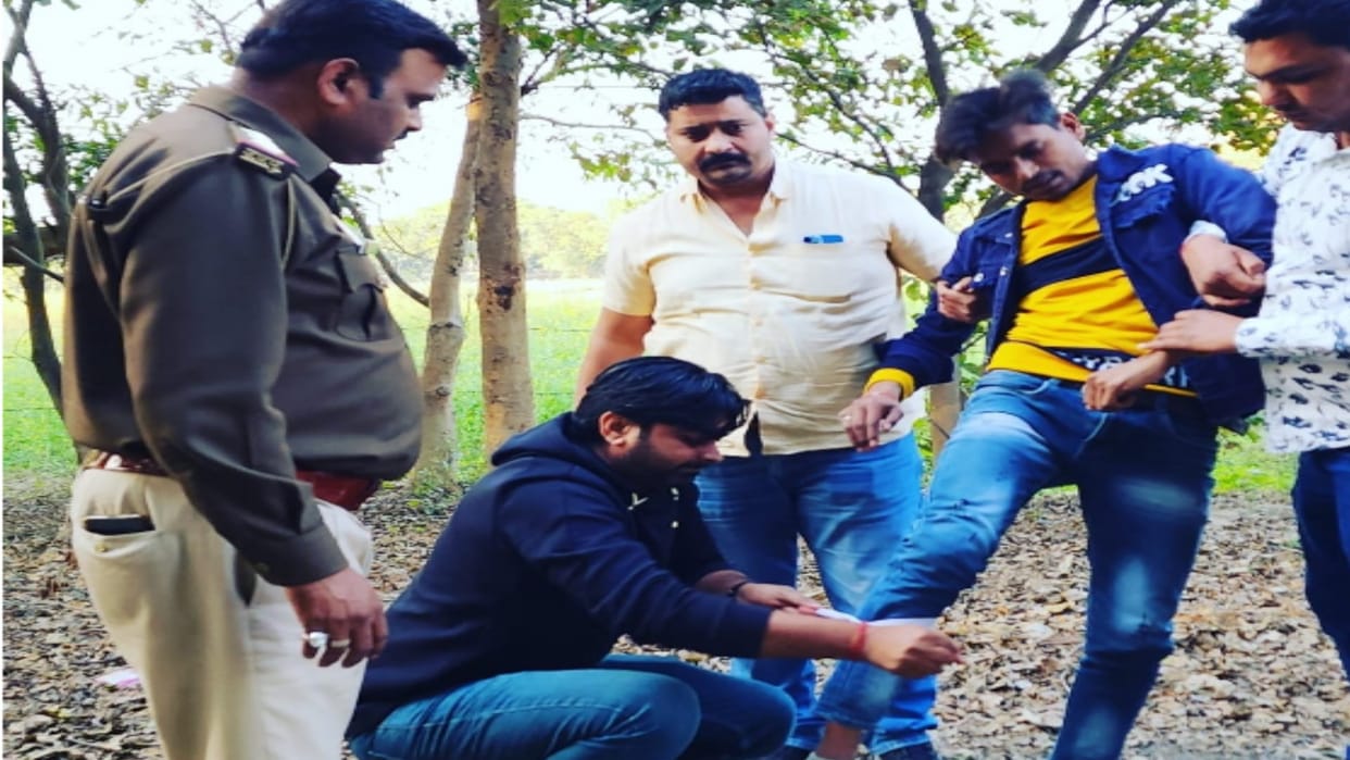 Meerut News: Police have arrested of an accused due to encounter