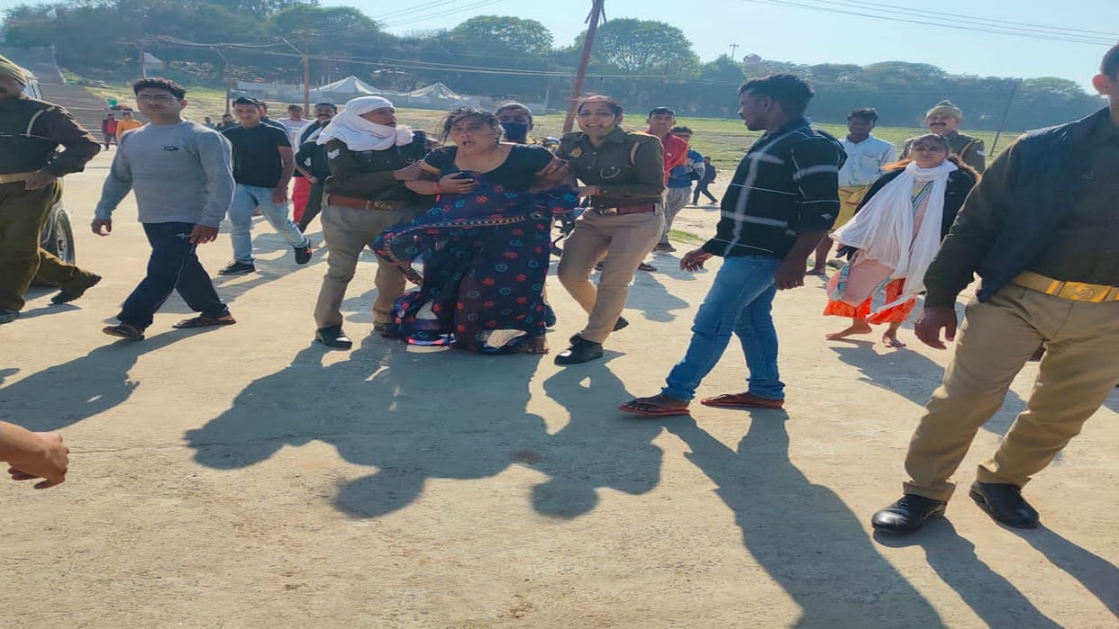 Youth drowns in Yamuna while taking selfie while standing on boat, dies