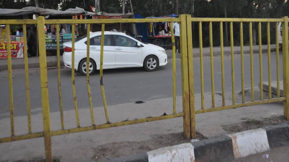 more than 12 illegal cuts were made by cutting railing of highway from Sikandra to Mandi Samiti In Agra
