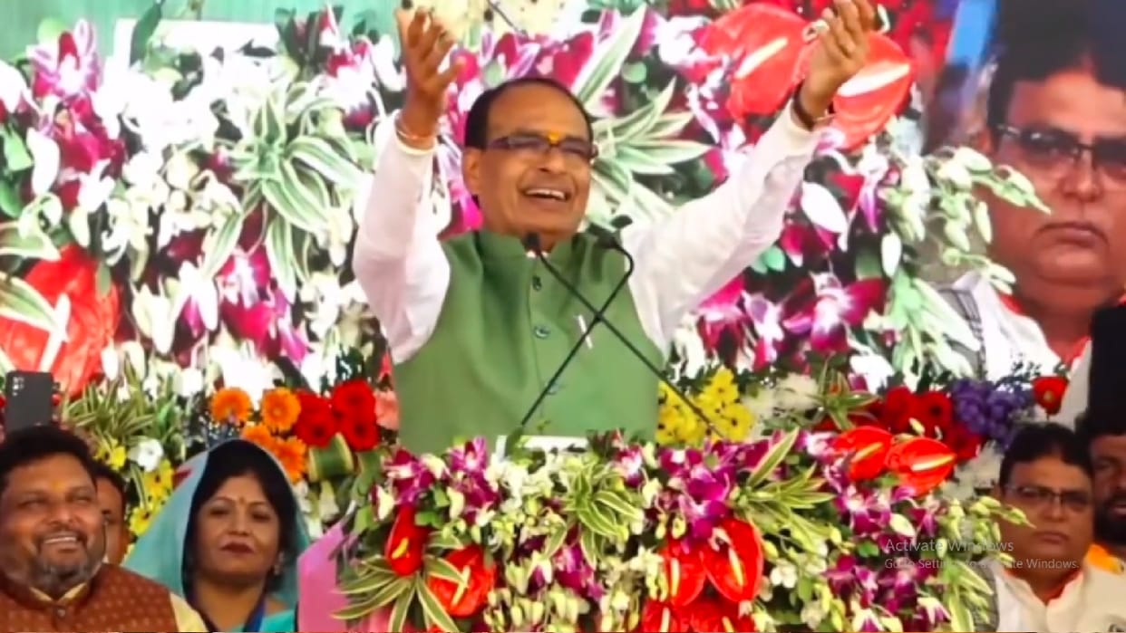 MP News: CM Shivraj said- Rahul immature leader, Congress leadership is bent on forcibly making him national l