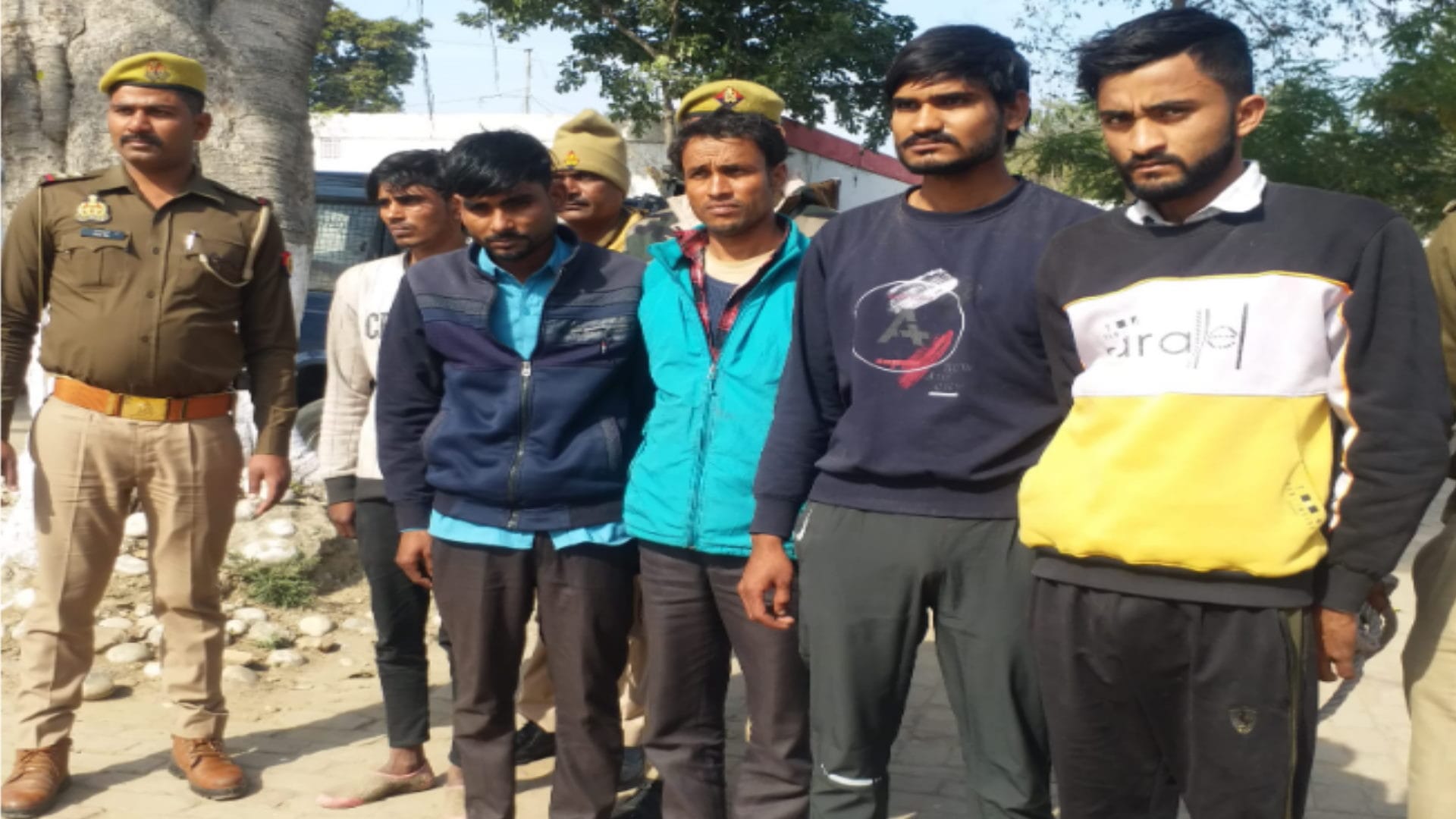 Saharanpur News: Police have arrested of five accused in case of acid attck