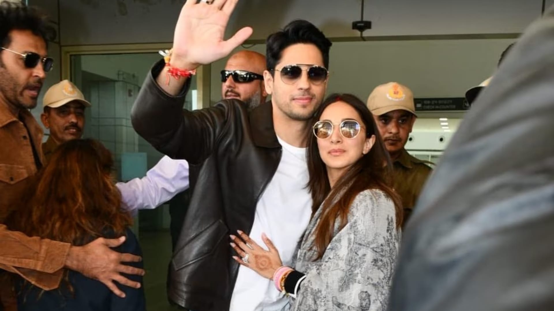 sidharth kiara wedding actor touches her wife feet during marriage rituals know exact reason