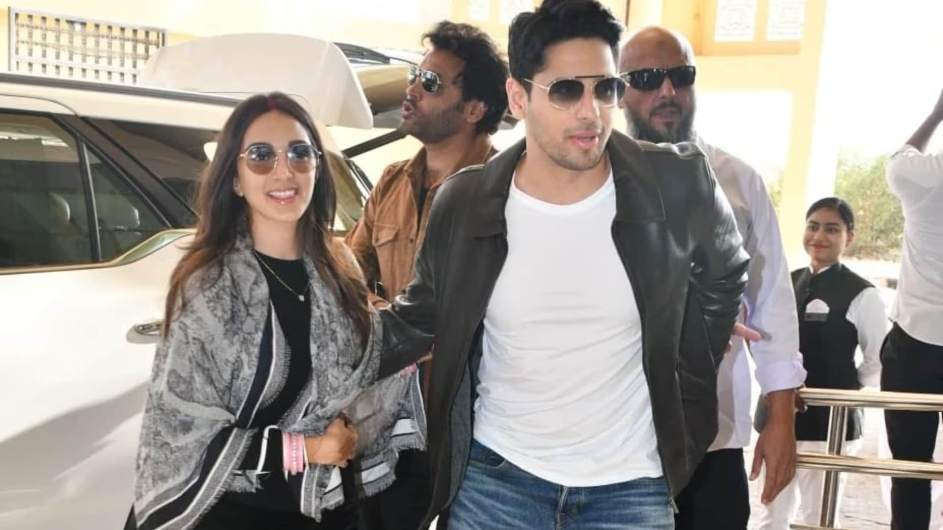 Sidharth Kiara wedding couple spotted on jaisalmer airport see first image marriage in rajasthan
