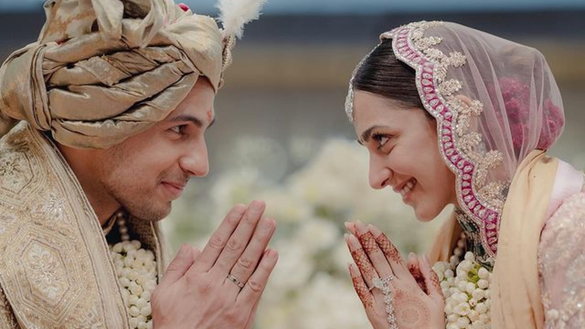 Sidharth Kiara wedding couple spotted on jaisalmer airport see first image marriage in rajasthan