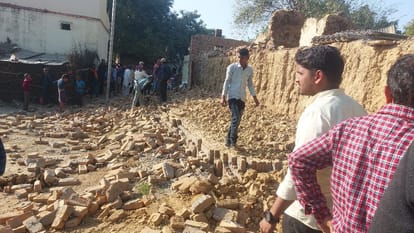 Big accident in Bhadohi: Fallen wall, two brothers died due to being buried in debris