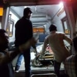 घायलों को लाया गया अस्पताल, लेकिन किसी की नहीं बची जान।