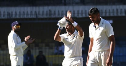 बंगाल के बल्लेबाज ने चोट के बाद भी शतक जड़ा।