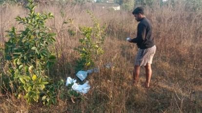 गहनों के साथ राशन तक ले गए चोर: पास के कमरे में ही सो रहा था परिवार, कुछ दिन बाद बेटे की होने वाली थी शादी पास के खेत में पड़ा मिला चोरी का कुछ सामान।