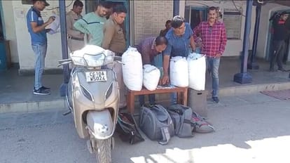 पुलिस ने गांजा के साथ चार आरोपियों को पकड़ा है।