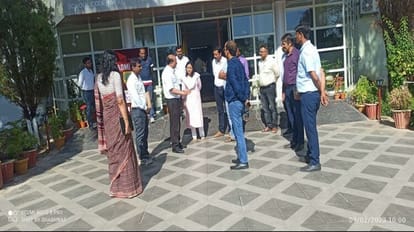 जांच दल ने किया स्कूल का दौरा