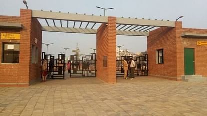 Bihar : पटना की पॉश एजी कॉलोनी में ऊर्जा पार्क के गेट पर लूट, ओपन फायरिंग कर चार लोगों को किया घायल एजी कॉलोनी स्थित ऊर्जा पार्क में वीआईपी आवाजाही ही ज्यादा रहती है। (फाइल फोटो)