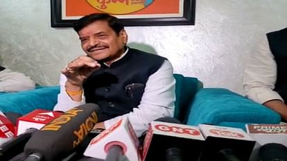 शिवपाल बोले : रामचरित मानस पर स्वामी प्रसाद का बयान उनकी निजी राय, नाम बदलने की जगह विकास पर फोकस करे बीजेपी Prayagraj News : शिवपाल यादव।