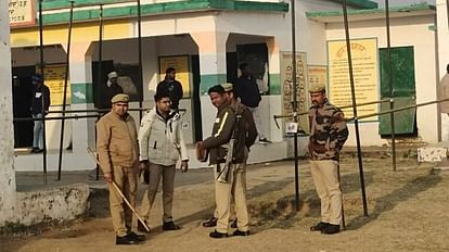 Meerut News Live: Voting continues for District Panchayat Ward No. 35 Noorpur III, read latest news