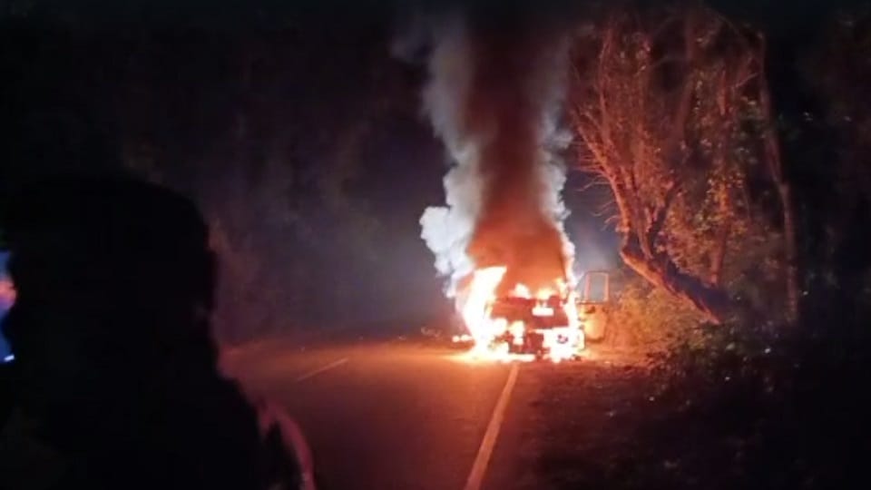 108 ambulances caught fire on Mitauli Marg in Lakhimpur