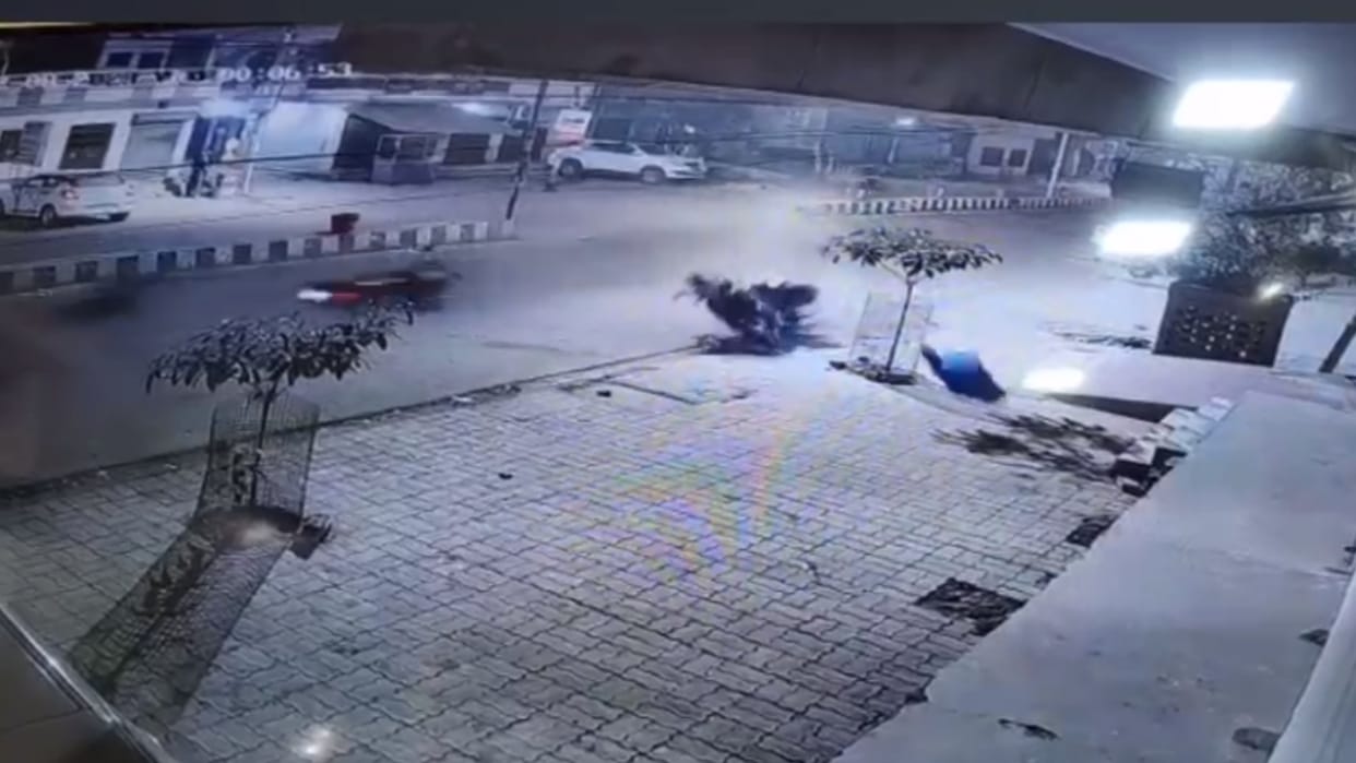 One died when bikes collapsed in Rajajipuram in Lucknow.