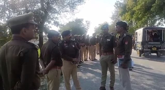miscreants looted RS 80 thousand from mini bank operator in bhadohi