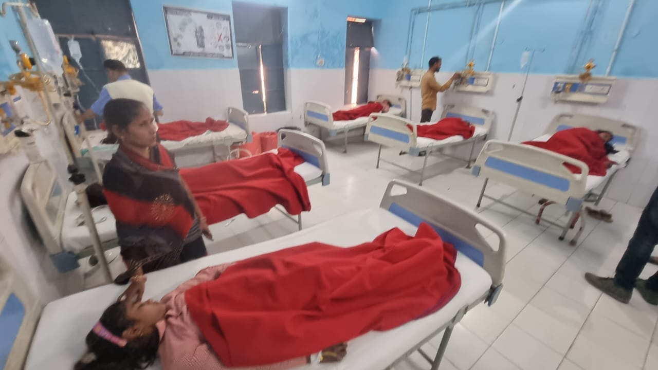PHOTOS: The condition of 25 children worsened after consuming filariasis medicine, all hospitalized