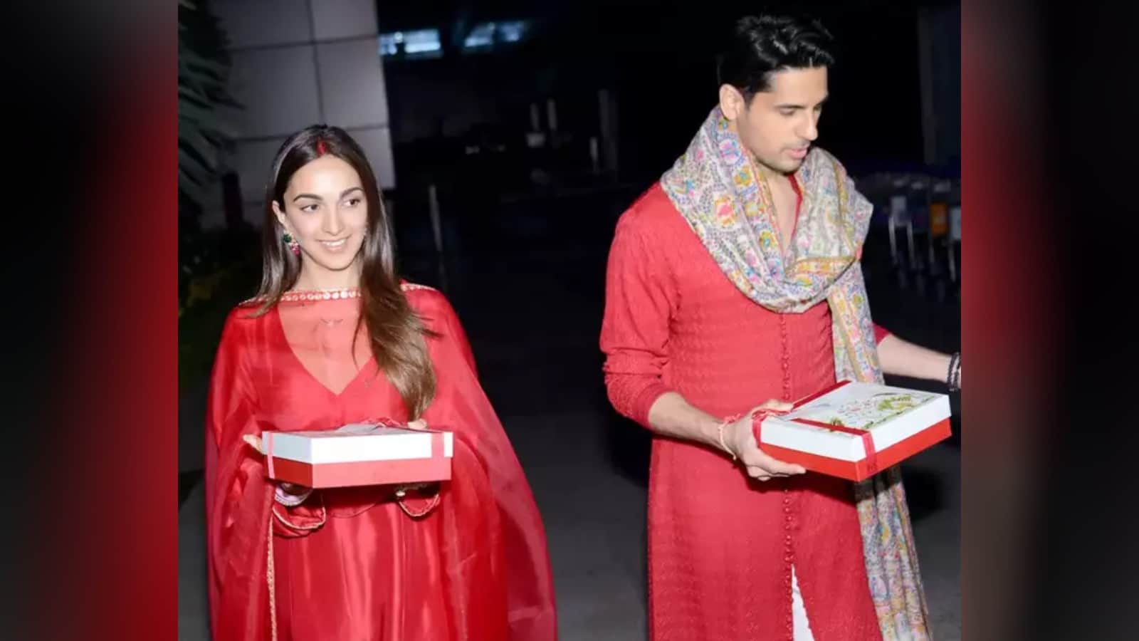Sidharth Malhotra Kiara Advani twin in red after wedding grand welcome of newlyweds in house photos goes viral