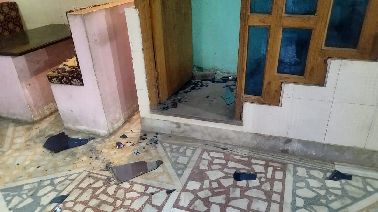 Bullying of miscreants in Chandauli: On asking for money, the youth created a ruckus in the hotel