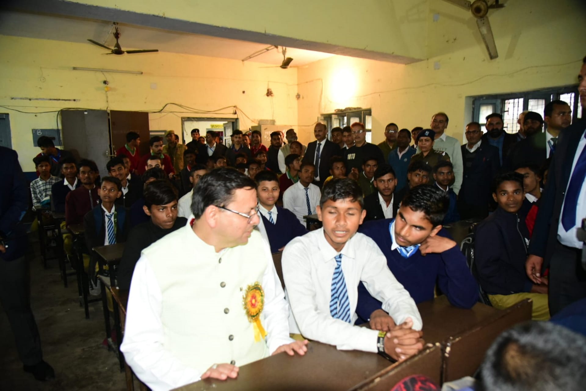 CM Dhami reached his old school became a student among children Uttarakhand news in hindi