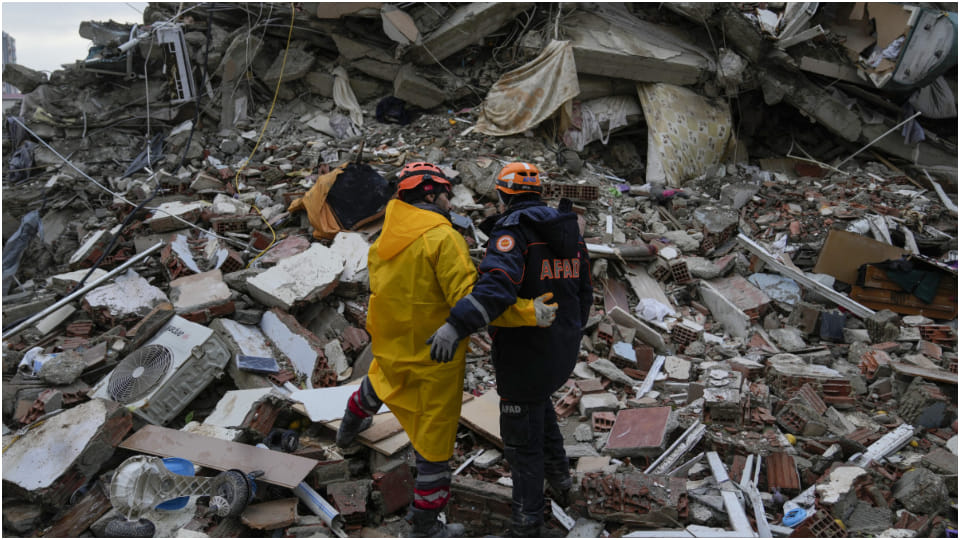 turkey earthquake man survived 12 days under rubble near syria border