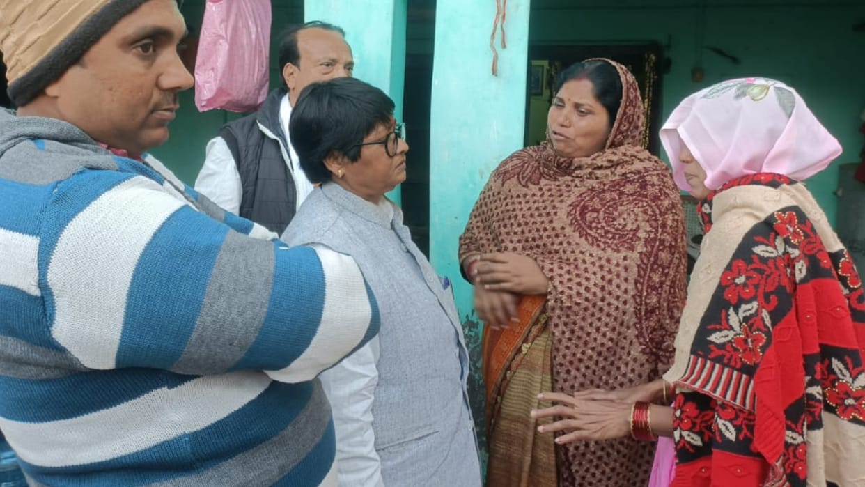 Gola massacre Congress and SP leaders met victim family