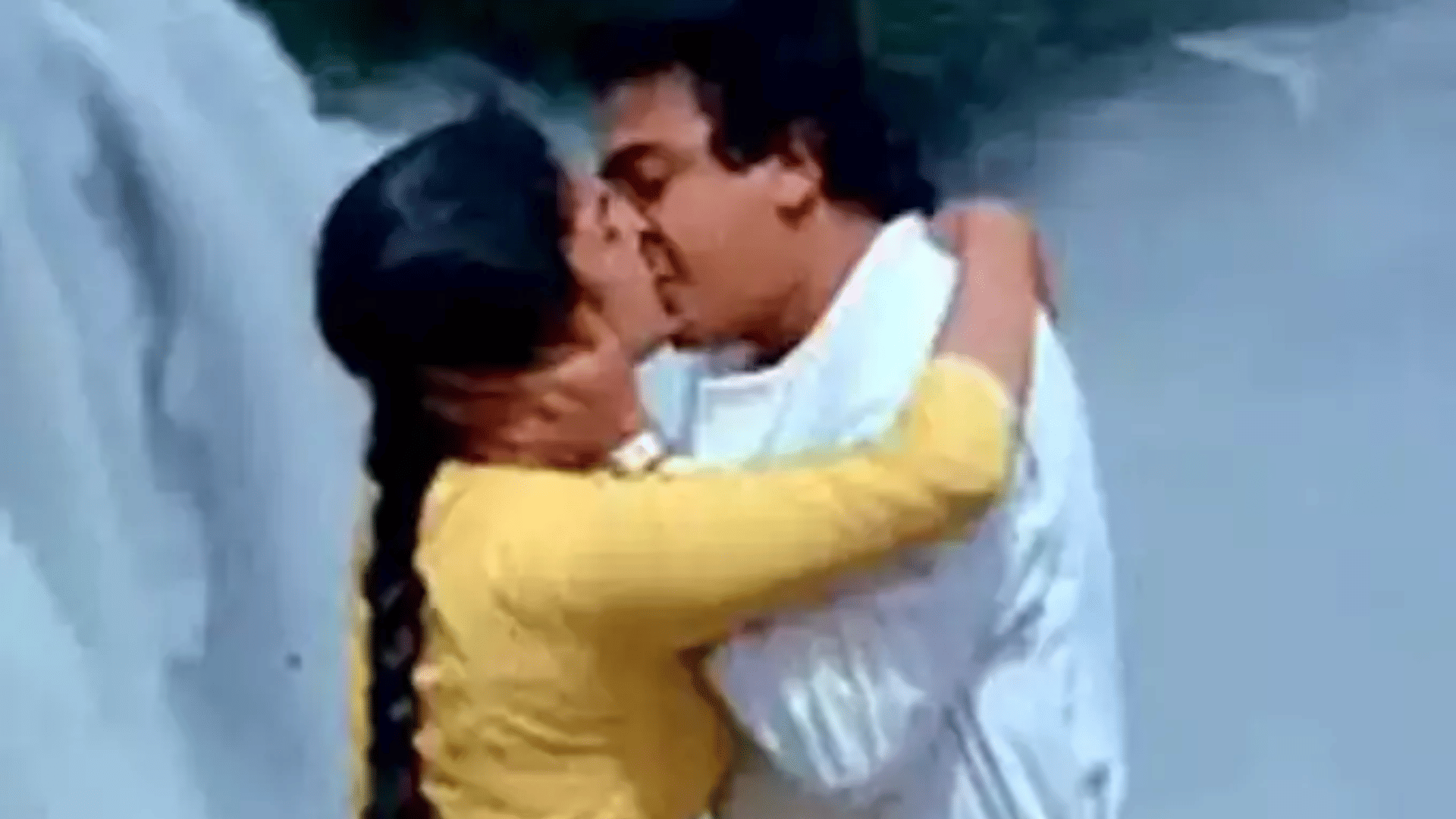 South Superstars film viral Bold Kissing Scene allu arjun mahesh babu Vijay Devarakonda kamal haasan Kartikeya