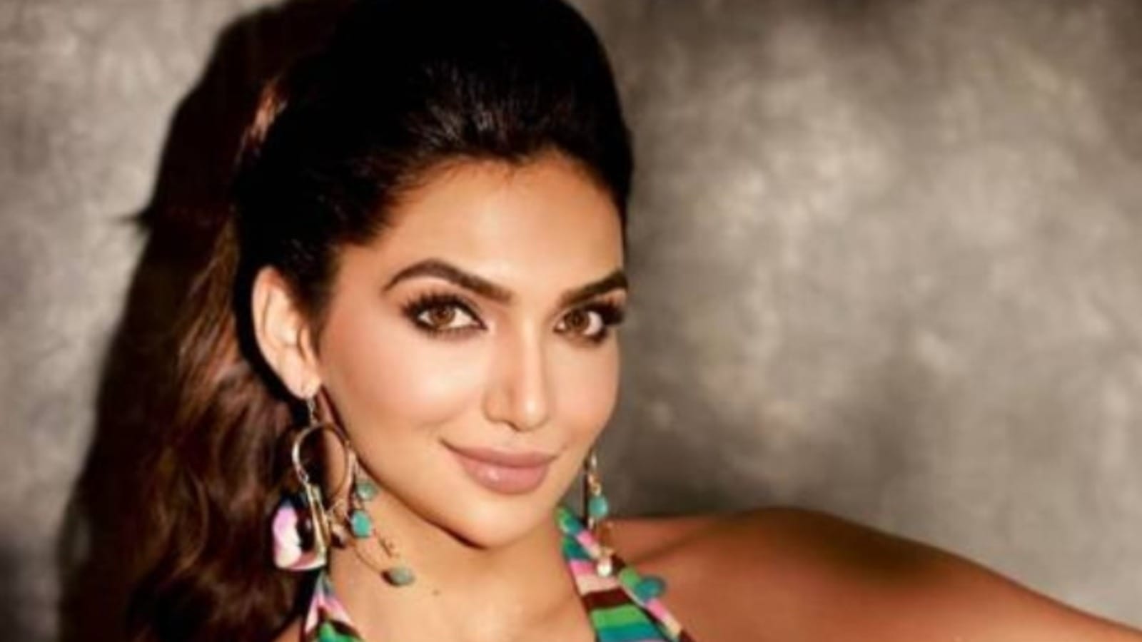 Kriti Verma bigg boss fame and ex tax officer accused of 263 crore money laundering case ED is investigating