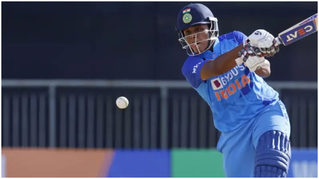 Team India Womens cricketer Kiran Navgire awarded hard hitter batsman of the year, hit 69 sixes in a year