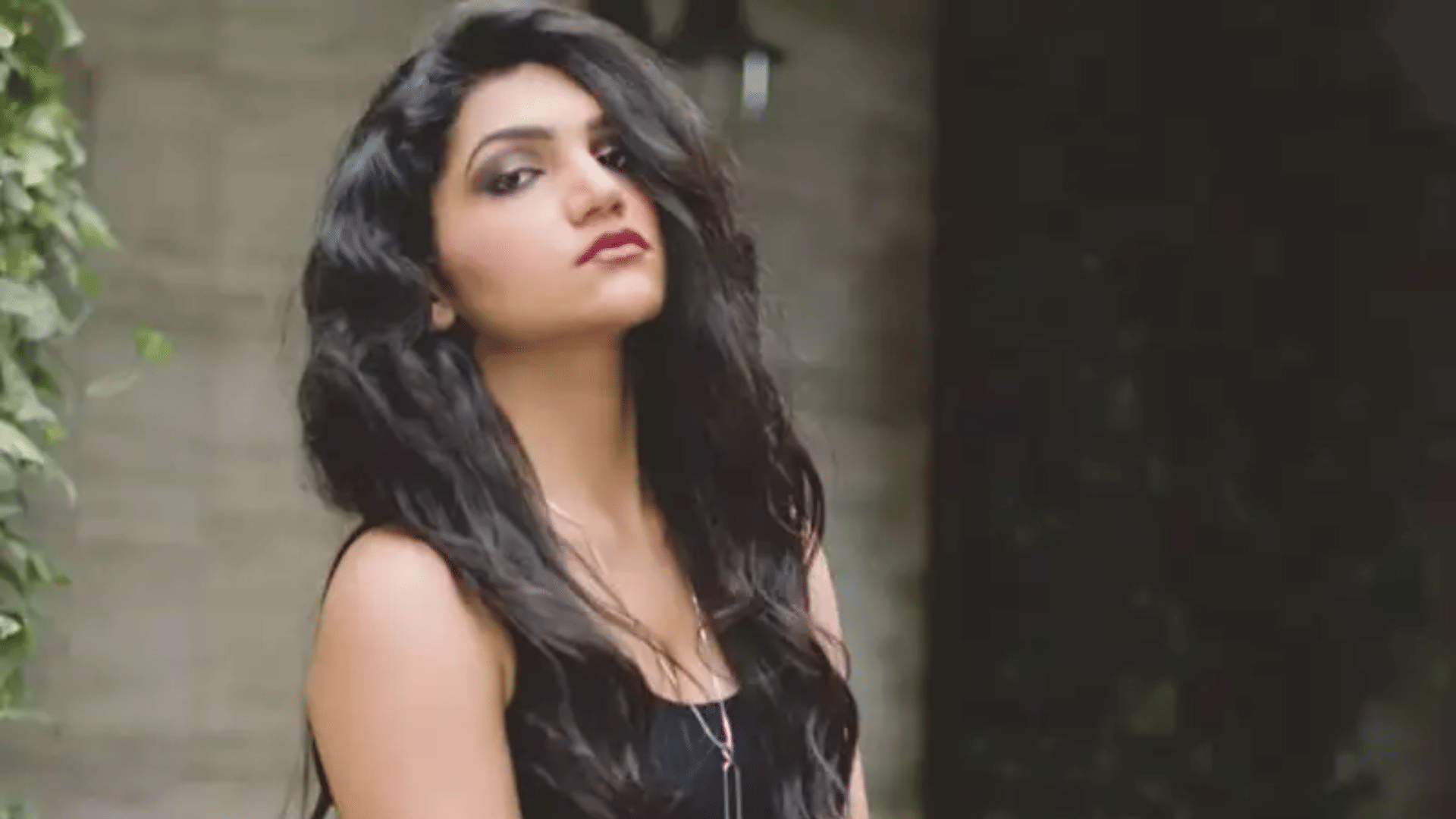 Kriti Verma bigg boss fame and ex tax officer accused of 263 crore money laundering case ED is investigating
