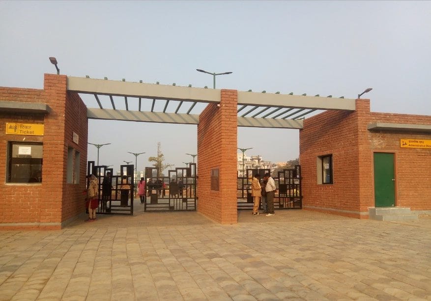 Bihar: Robbery at the gate of Energy Park in posh AG Colony of Patna, three criminals left open firing