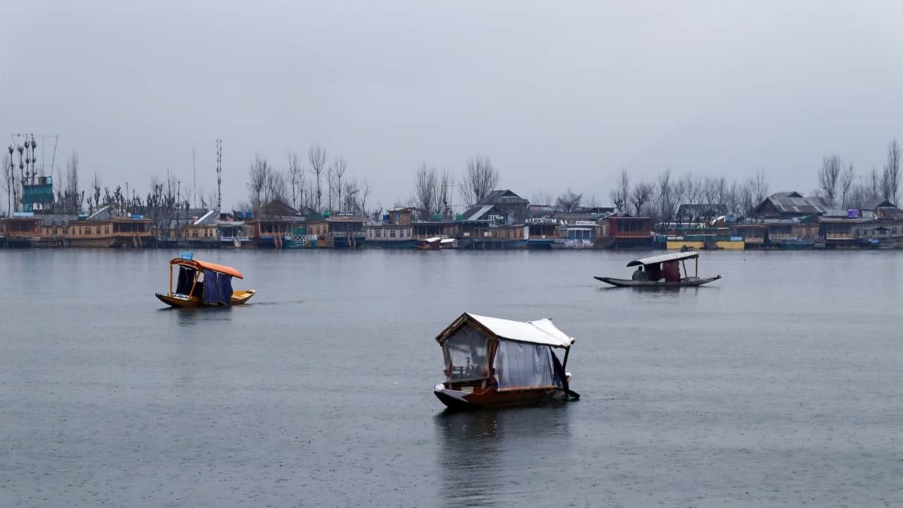 Jammu kashmir Weather rain and snowfall alert for avalanches in 12 districts