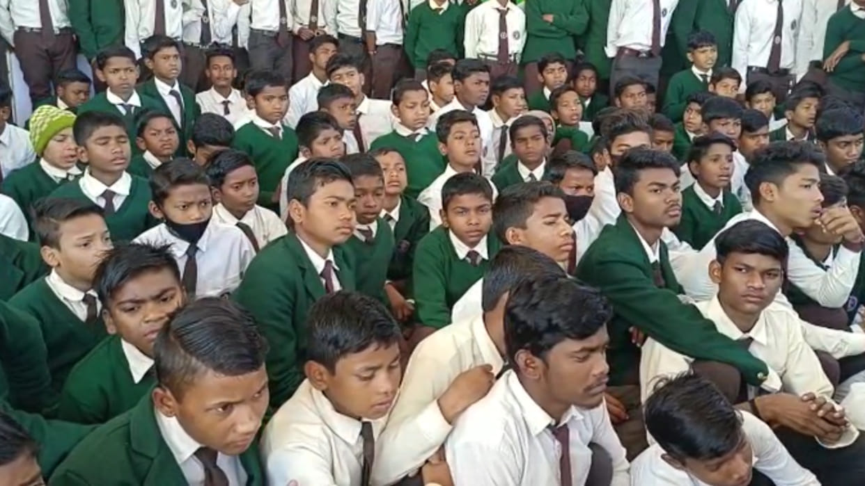 Eklavya Adarsh Residential School in Maihar, students accused of indecency on the lock