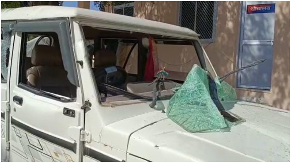 Two sides clashed in enmity in Baran vehicles vandalized after an altercation