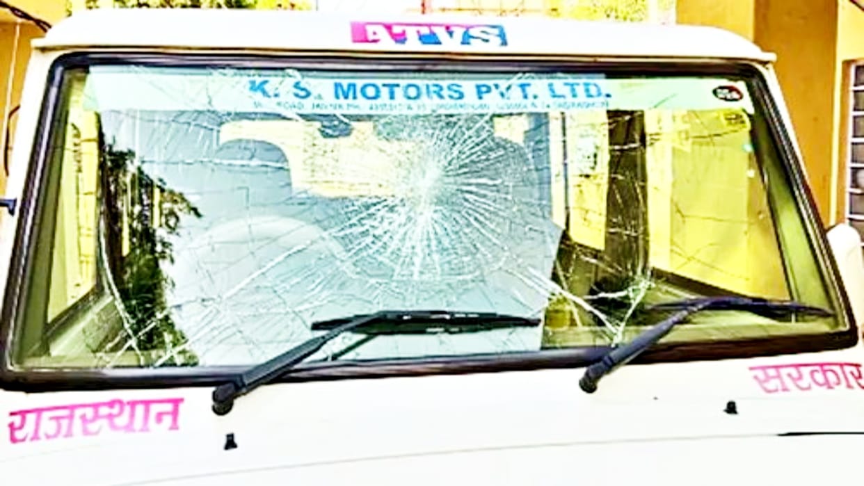Villagers attacked the team of Electricity Corporation