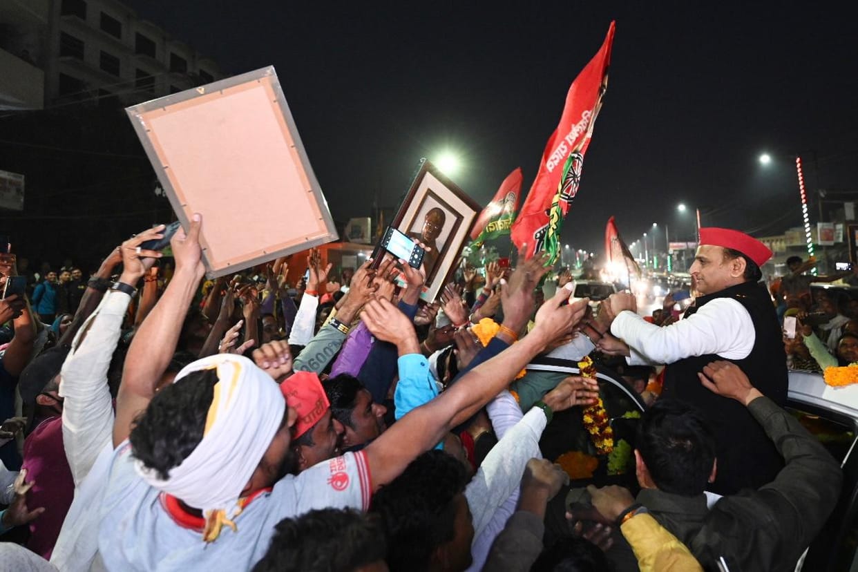 Akhilesh Yadav in varanasi Questions raised on UP Investors Summit attack on BJP