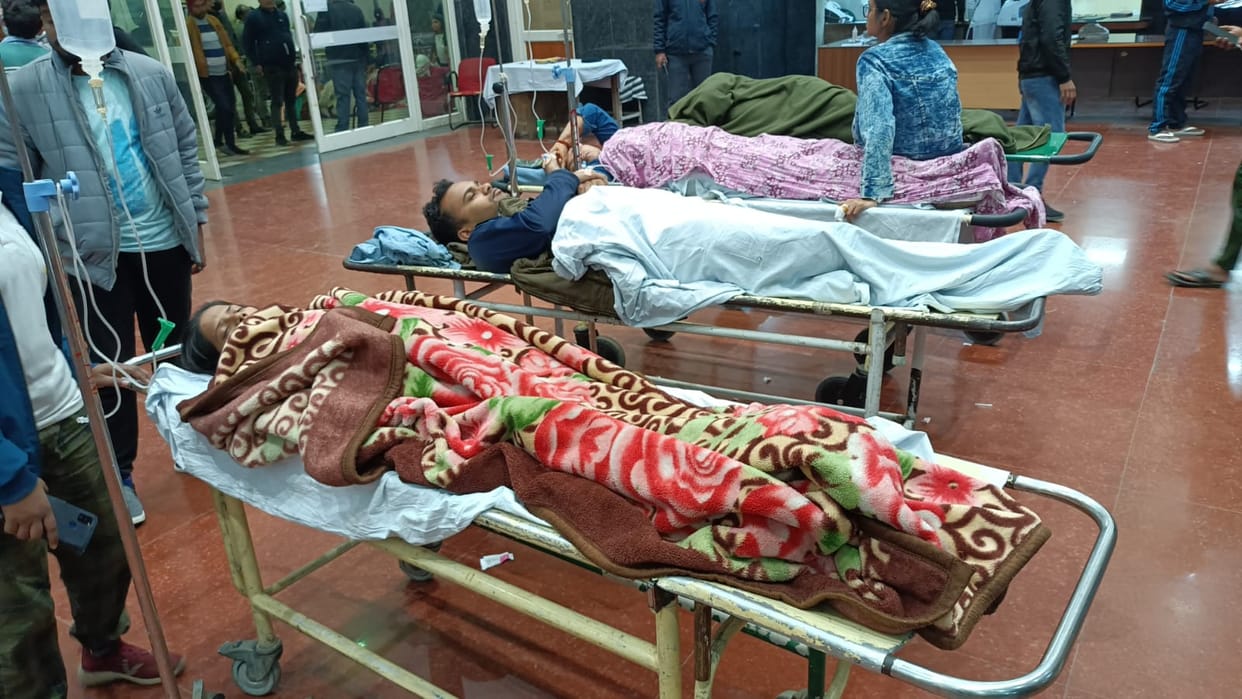 Admission canceled of five PhD students in BHU Hindi department students sitting on dharna