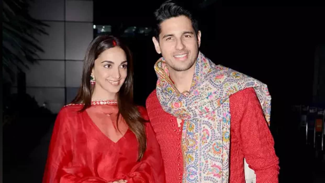 Sidharth Malhotra Kiara Advani twin in red after wedding grand welcome of newlyweds in house photos goes viral