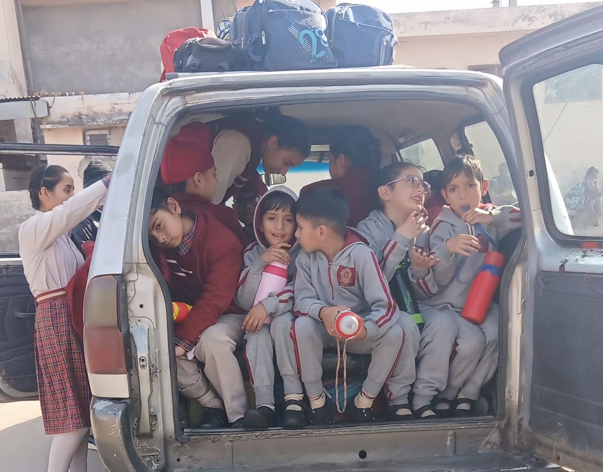 Bypassing the rules, danger to children in vehicles remains