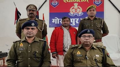 पुलिस की गिरफ्त में आरोपी।