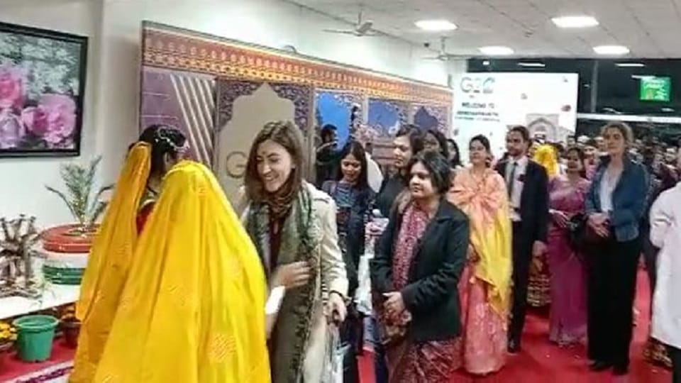 Arrival of guests started grand welcome at Kheria Airport