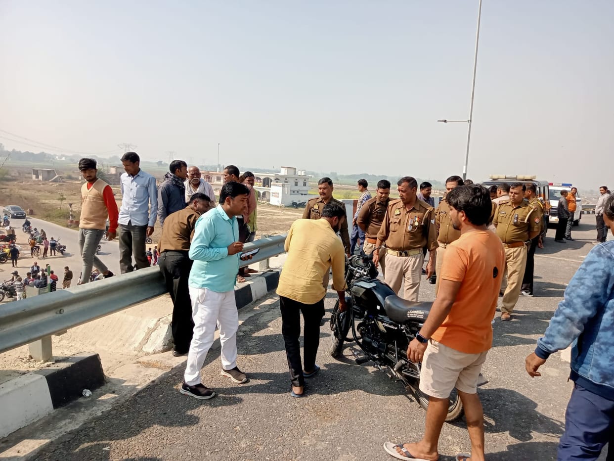 Bike rider father and three-year-old daughter crushed to death by unknown vehicle, accident on Purvanchal Expr