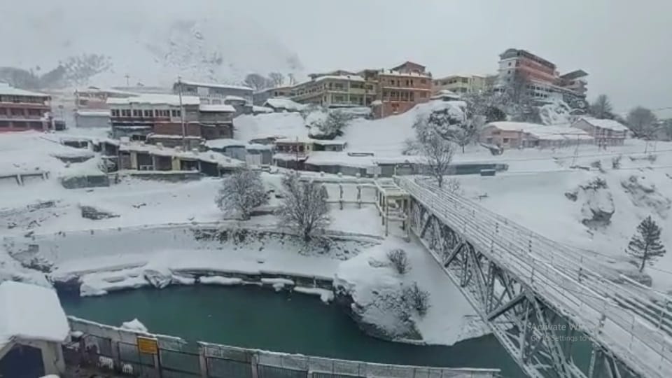 Uttarakhand Weather Today Snowfall In Auli Badrinath Dham and many Hilly Places Amazing Visuals