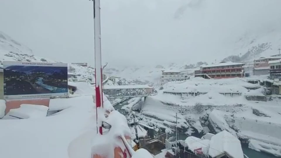 Uttarakhand Weather Today Snowfall In Auli Badrinath Dham and many Hilly Places Amazing Visuals