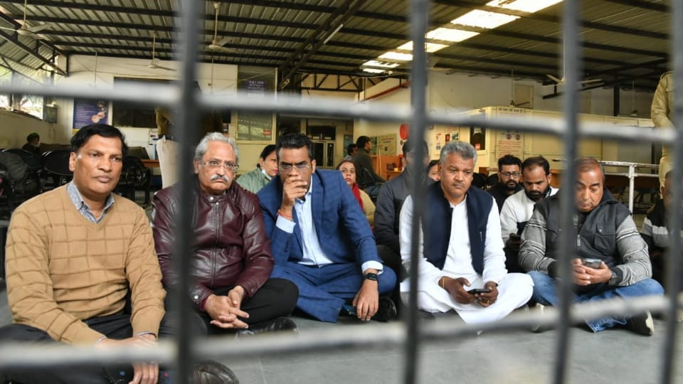 Mayor sit on dharna after Estate Office try to seal Charitable Medical Center run in Indira Holiday Home,