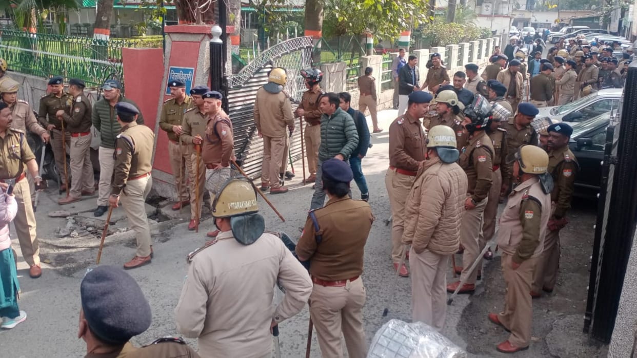 Uttarakhand band on the call of unemployed union youths Protes police force deployed alert