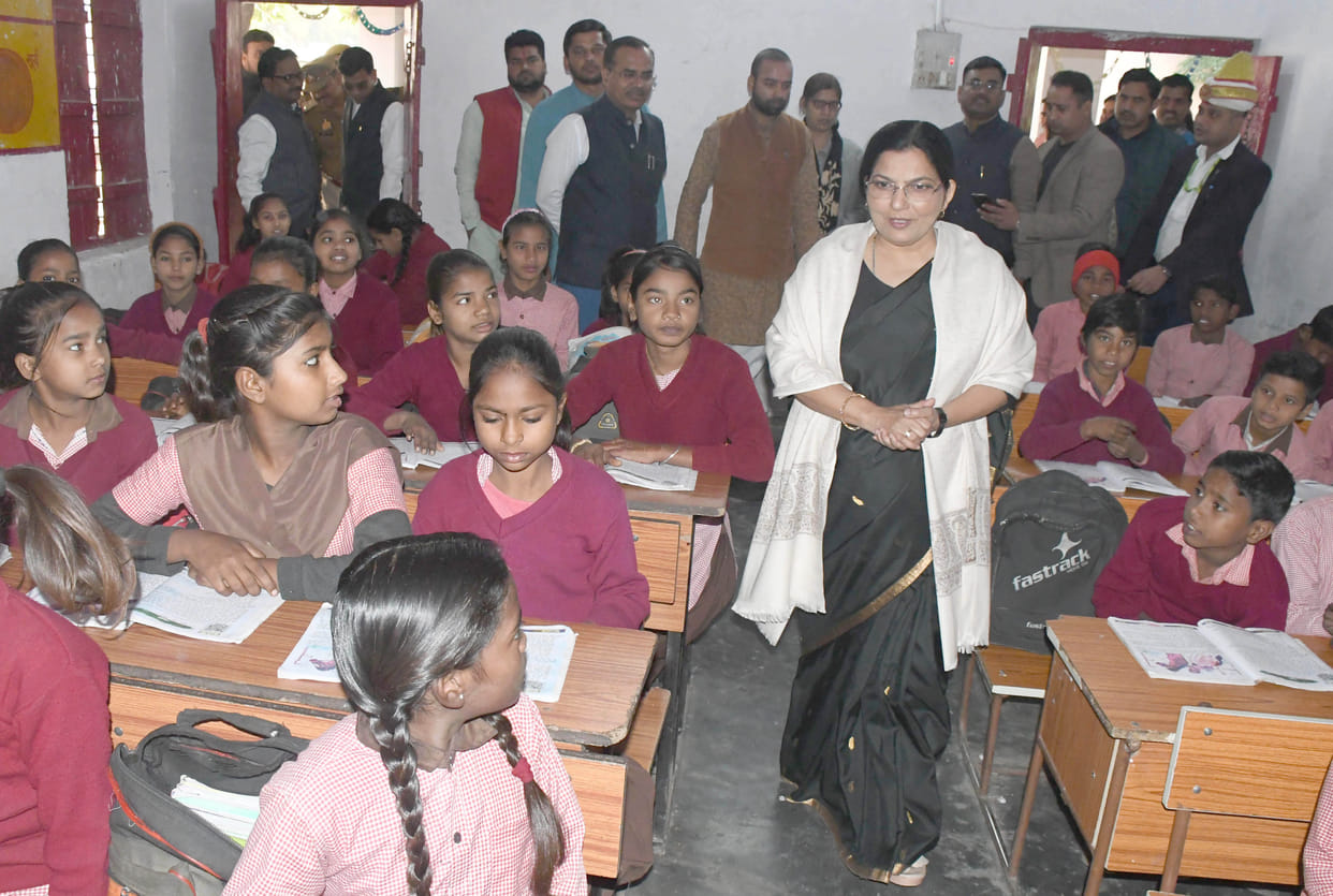 Children could not tell the name of the PM, the minister asked them to read the newspaper