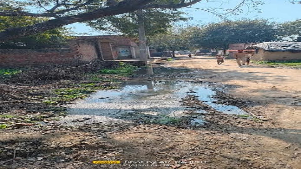 Dirt is spread in  Saraiya Mohalla of Mohammadi in Lakhimpur Kheri