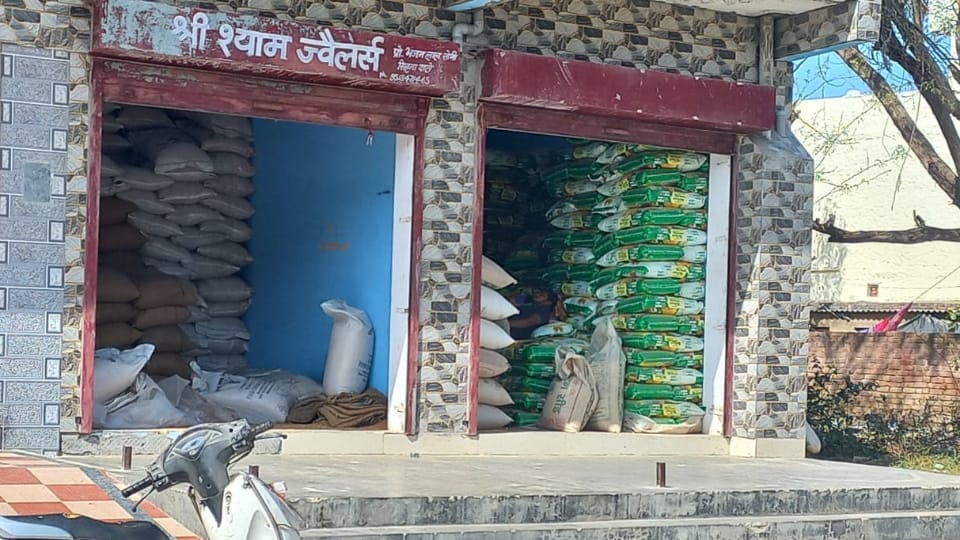Narnaul: CM Flying and Food Supply Department seized government ration in godown in Patikara village